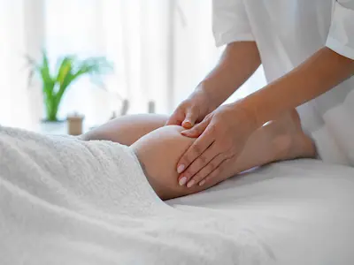 Home Thai olajos lábmasszázs és vádlimasszázs a fáradt izmok felfrissítésére